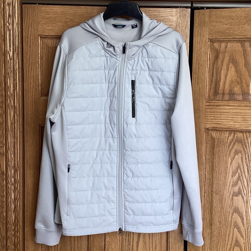 Ben Sherman sport Light Gray media full zip Performance Jacket. Men’s XL